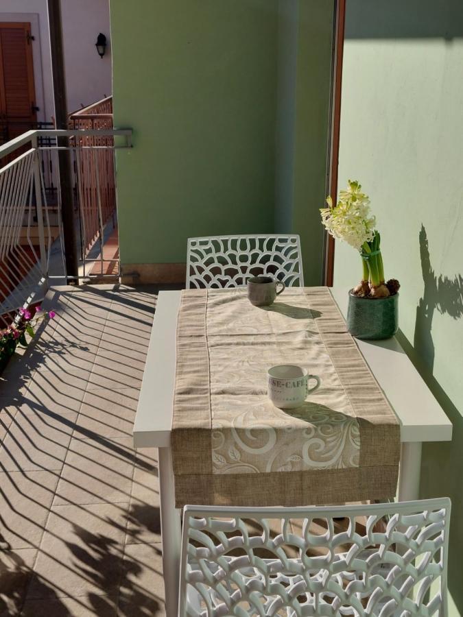 La Bougainville - Luxury Apartment Torbole Sul Garda Dış mekan fotoğraf