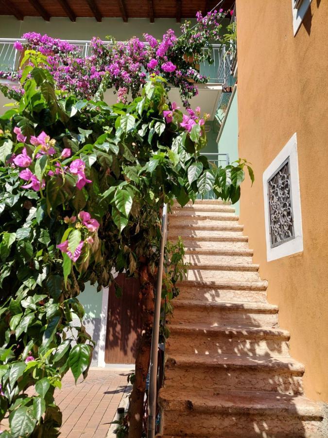 La Bougainville - Luxury Apartment Torbole Sul Garda Dış mekan fotoğraf