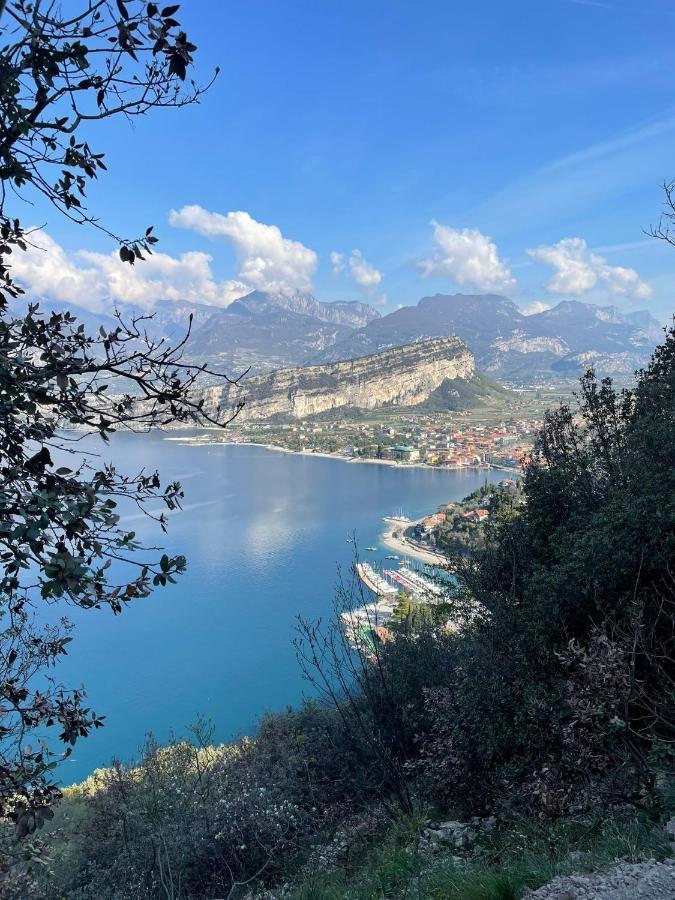 La Bougainville - Luxury Apartment Torbole Sul Garda Dış mekan fotoğraf